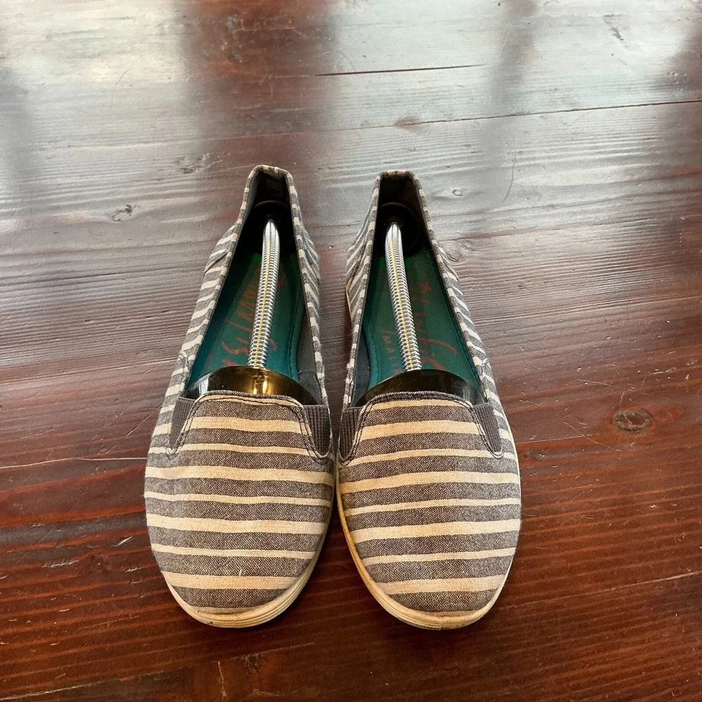 Blowfish Gillie Flat Shoes Womens Size 8‎ Gray White Striped Round Toe Slip On